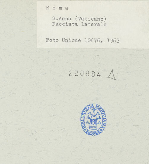 Rückseite von Fototeca dell'Unione Internazionale presso l'American Academy in Rome [https://www.deutsche-digitale-bibliothek.de/content/lizenzen/rv-ez/] Sant'Anna dei Palafrenieri - Rechte Flanke und Gewölbeoktogon von der Via di Porta Angelica, bh220884_recto. Foto.