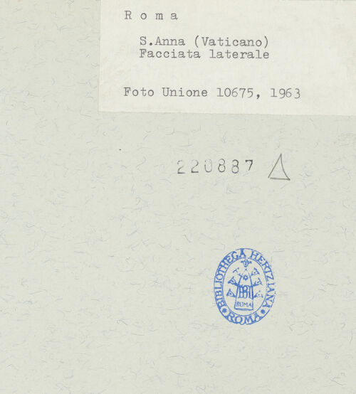 Rückseite von Fototeca dell'Unione Internazionale presso l'American Academy in Rome [https://www.deutsche-digitale-bibliothek.de/content/lizenzen/rv-ez/] Sant'Anna dei Palafrenieri - Rechte Flanke von der Via di Porta Angelica, Detail, bh220887_recto. Foto.