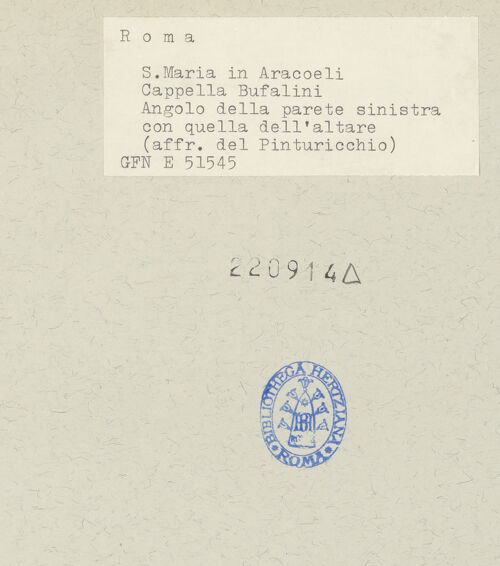 Rückseite von ICCD [https://www.deutsche-digitale-bibliothek.de/content/lizenzen/rv-ez/] Szenen aus dem Leben des heiligen Bernhardin von Siena - Raumecke linke Wand und Altarwand, bh220914_recto. Foto.