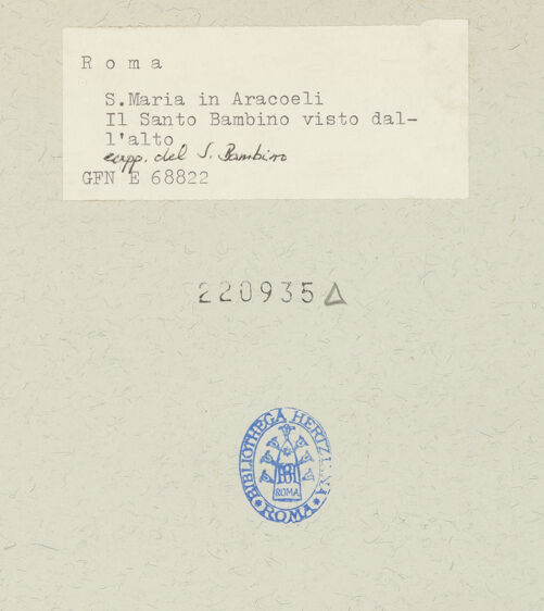 Rückseite von ICCD [https://www.deutsche-digitale-bibliothek.de/content/lizenzen/rv-ez/] Das heilige Christuskind - Santo Bambino ohne Votivgaben und Krone, Ansicht von oben, bh220935_recto. Foto.