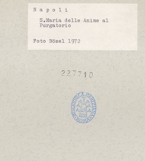 Rückseite von Bösel, Richard [https://www.deutsche-digitale-bibliothek.de/content/lizenzen/rv-fz/] Santa Maria delle Anime del Purgatorio - Langhaus, Innenansicht, Detail, bh227710_recto. Foto: Bösel, Richard.