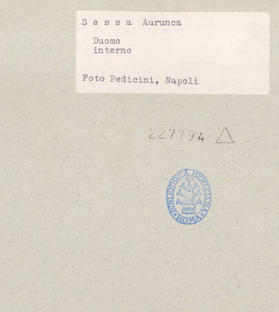 Rückseite von Pedicini, Luciano [https://www.deutsche-digitale-bibliothek.de/content/lizenzen/rv-ez/] Duomo - Mittelschiff, bh227794_recto. Foto: Pedicini, Luciano.