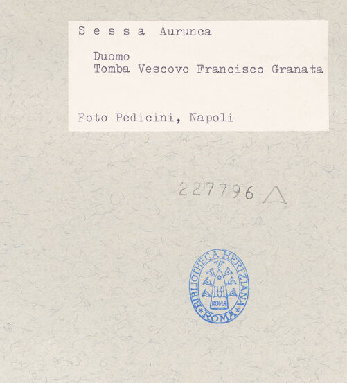 Rückseite von Pedicini, Luciano [https://www.deutsche-digitale-bibliothek.de/content/lizenzen/rv-ez/] Denkmal des Bischofs Francesco Granata - Gesamtansicht, bh227796_recto. Foto: Pedicini, Luciano.