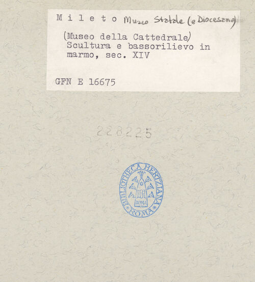 Rückseite von ICCD [https://www.deutsche-digitale-bibliothek.de/content/lizenzen/rv-ez/] Gebeugte Putti - Gesamtansicht beider Reliefs ursprünglicher Aufstellungsort, bh228225_recto. Foto.