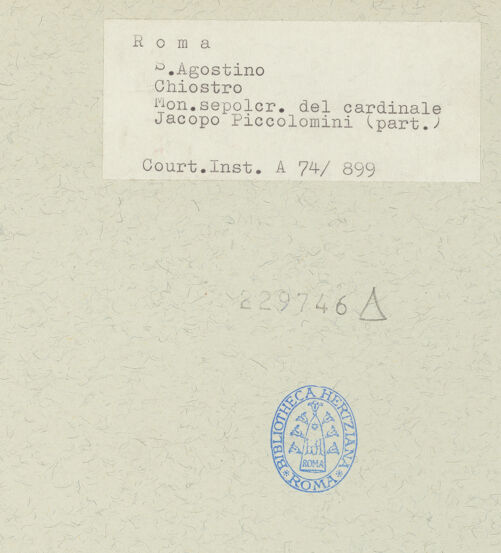 Rückseite von Courtauld Institute [https://www.deutsche-digitale-bibliothek.de/content/lizenzen/rv-ez/] Grabmal des Kardinals Jacopo Ammanati-Piccolomini (+1479)Prunkbett mit Inschrifttafel und Liegefigur - Detail: Kopf, bh229746_recto. Foto.