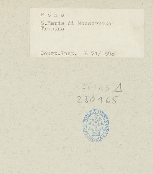 Rückseite von Courtauld Institute [https://www.deutsche-digitale-bibliothek.de/content/lizenzen/rv-ez/] Santa Maria in Monserrato - Blick in den Chor, bh230165_recto. Foto.