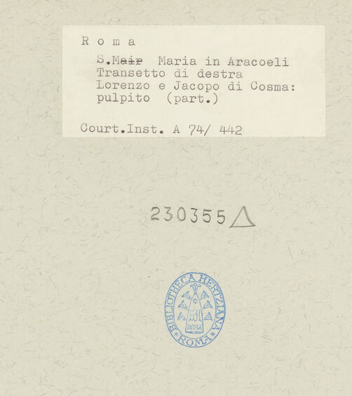 Rückseite von Bibliotheca Hertziana [https://www.deutsche-digitale-bibliothek.de/content/lizenzen/rv-ez/] Epistelkanzel, aus den Fragmenten des abgebauten Ambo der ehemaligen Schola Cantorum zusammengesetzt - Rechte Seite, Detail: Inschrift, bh230355_recto. Foto.