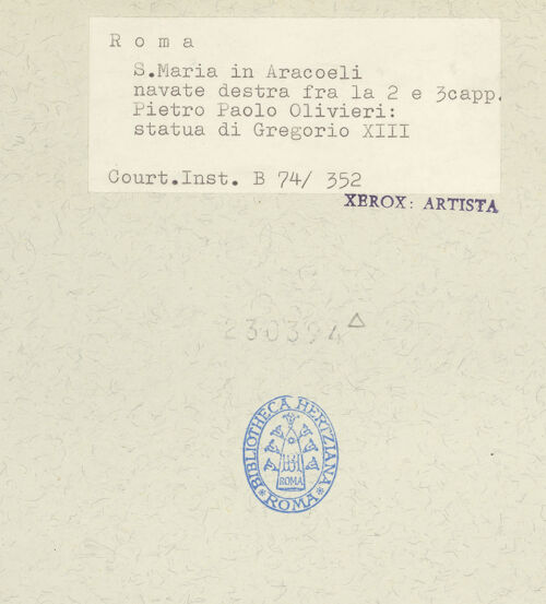 Rückseite von Courtauld Institute [https://www.deutsche-digitale-bibliothek.de/content/lizenzen/rv-ez/] Sitzstatue von Papst Gregor XIII. Boncompagni - , bh230394_recto. Foto.