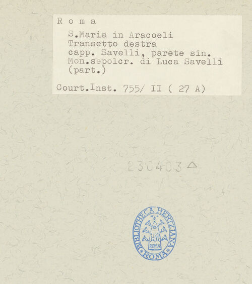 Rückseite von Courtauld Institute [https://www.deutsche-digitale-bibliothek.de/content/lizenzen/rv-ez/] Grabmonument für Luca Savelli (gest. 1266)Sarkophag mit zwei Halbfiguren der Verstorbenen und zwei von drei Jünglingsgestalten gezogene Festons - Detail: linker Jüngling, bh230403_recto. Foto.