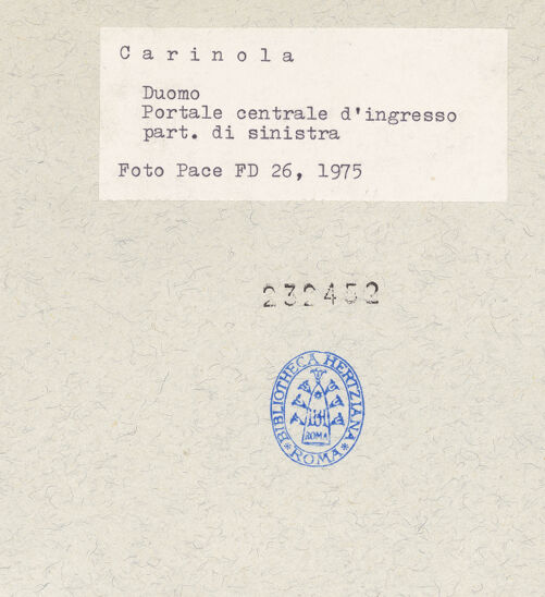 Rückseite von Pace, Valentino [https://www.deutsche-digitale-bibliothek.de/content/lizenzen/rv-ez/] Hauptportal - Türsturz und linker Türpfosten, bh232452_recto. Foto: Pace, Valentino.