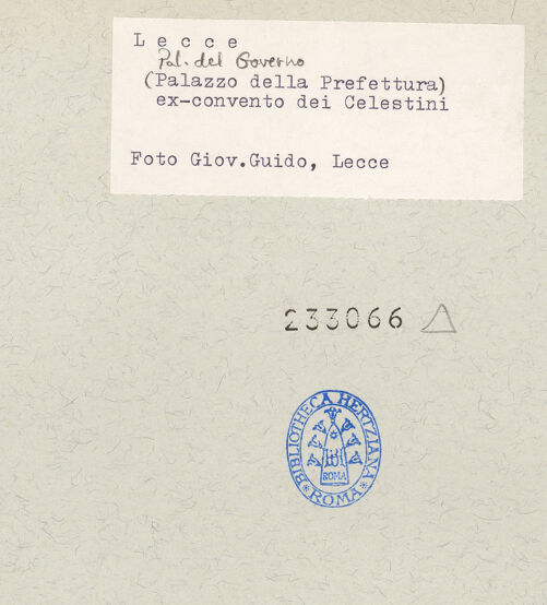 Rückseite von Guido, Giovanni, Lecce [https://www.deutsche-digitale-bibliothek.de/content/lizenzen/rv-ez/] Palazzo del Governo - Ansicht, bh233066_recto. Foto: Guido, Giovanni.