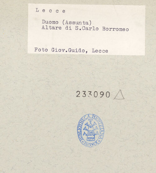 Rückseite von Guido, Giovanni, Lecce [https://www.deutsche-digitale-bibliothek.de/content/lizenzen/rv-ez/] Altar des Heiligen Karl Borromäus - Gesamtansicht, bh233090_recto. Foto.