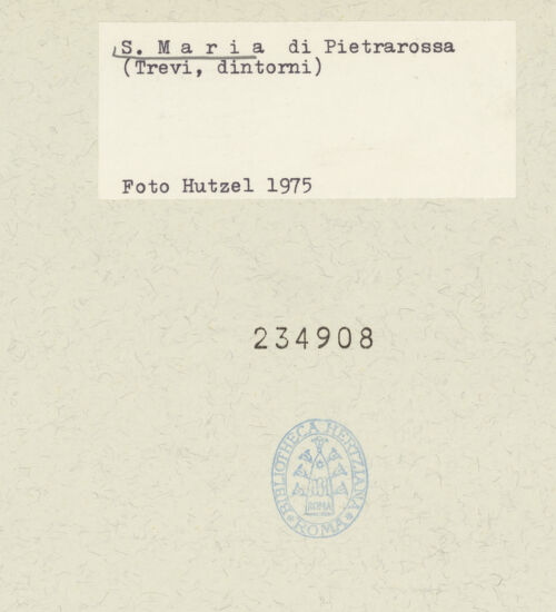 Rückseite von Getty Research Institute [https://www.deutsche-digitale-bibliothek.de/content/lizenzen/rv-ez/] Santa Maria di Pietrarossa - Mittelschiff in Richtung Nordosten mit Blick zum Chor, bh234908_recto. Foto: Hutzel, Max.