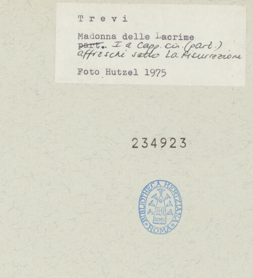 Rückseite von Getty Research Institute [https://www.deutsche-digitale-bibliothek.de/content/lizenzen/rv-ez/] Kapellendekoration mit Auferstehung Christi, Sibyllen und Personen des Alten TestamentsVorhanghaltende Engel - Detail: Engel rechts, bh234923_recto. Foto: Hutzel, Max.