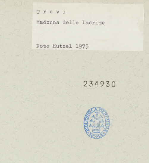 Rückseite von Getty Research Institute [https://www.deutsche-digitale-bibliothek.de/content/lizenzen/rv-ez/] Madonna delle Lacrime - Ansicht von Nordwesten, bh234930_recto. Foto: Hutzel, Max.