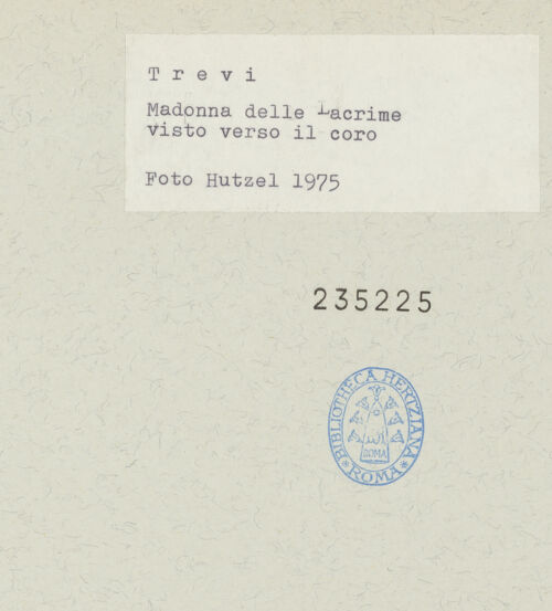 Rückseite von Getty Research Institute [https://www.deutsche-digitale-bibliothek.de/content/lizenzen/rv-ez/] Madonna delle Lacrime - Inneres, Vierung und Apsis, nach Osten, bh235225_recto. Foto: Hutzel, Max.