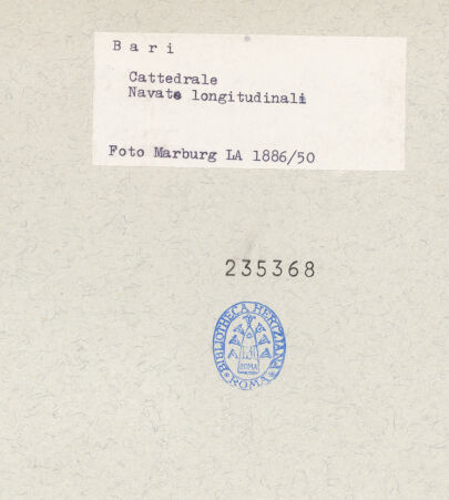 Rückseite von Foto Marburg [https://www.deutsche-digitale-bibliothek.de/content/lizenzen/rv-ez/] CattedraleSüdseitenschiff - Innenansicht von Südosten, bh235368_recto. Foto.