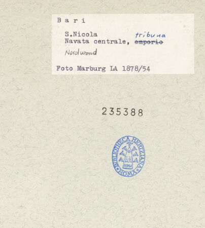 Rückseite von Foto Marburg [https://www.deutsche-digitale-bibliothek.de/content/lizenzen/rv-ez/] San NicolaMittelschiff - Östliche Joche der Nordwand, bh235388_recto. Foto.