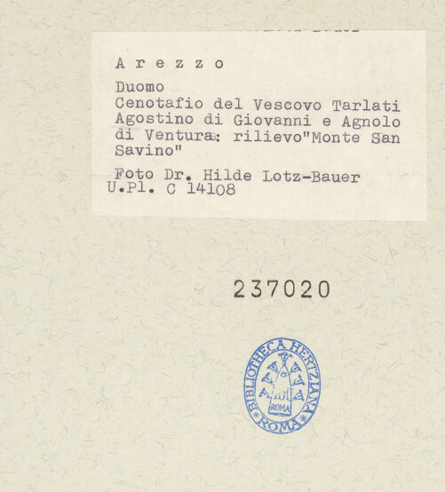 Rückseite von Bibliotheca Hertziana [https://www.deutsche-digitale-bibliothek.de/content/lizenzen/rv-fz/] Grabmal des Bischofs Guido Tarlati (gest. 1327)Allegorische Darstellungen der Gemeinde und Szenen aus dem Leben des Bischof Guido TarlatiDie Zerstörung von Monte San Savino (Monte San Savino) - Gesamtansicht, bh237020_recto. Foto: Lotz-Bauer, Hilde.