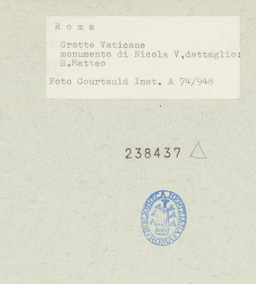 Rückseite von Courtauld Institute [https://www.deutsche-digitale-bibliothek.de/content/lizenzen/rv-ez/] Grabmonument Papst Nikolaus V. (+1455)Apostel in Nischen aus der RahmenarchitekturHeiliger Matthäus - Detail: Kopf, bh238437_recto. Foto.