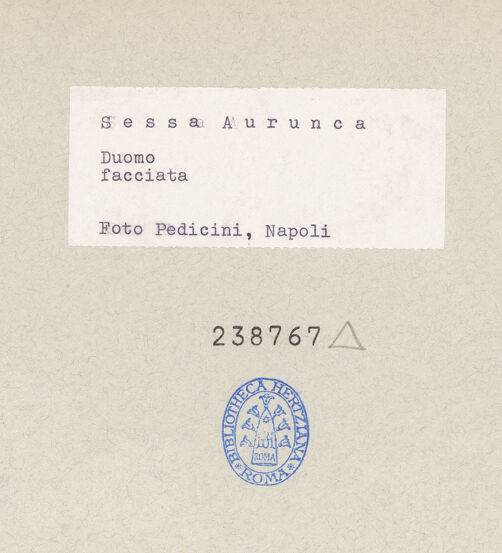 Rückseite von Pedicini, Luciano [https://www.deutsche-digitale-bibliothek.de/content/lizenzen/rv-ez/] DuomoNordwestfassade - Gesamtansicht, bh238767_recto. Foto: Pedicini, Luciano.