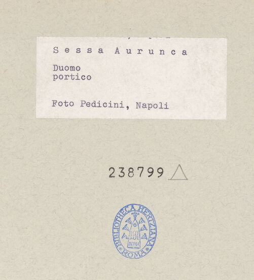 Rückseite von Pedicini, Luciano [https://www.deutsche-digitale-bibliothek.de/content/lizenzen/rv-ez/] Duomo - Seitenansicht von rechts, bh238799_recto. Foto: Pedicini, Luciano.