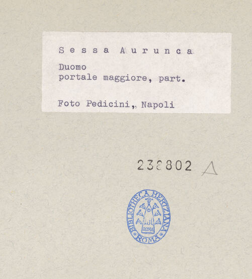 Rückseite von Pedicini, Luciano [https://www.deutsche-digitale-bibliothek.de/content/lizenzen/rv-ez/] HauptportalSzenen aus dem Alten Testament - Detail: mittlere Konsole, bh238802_recto. Foto: Pedicini, Luciano.