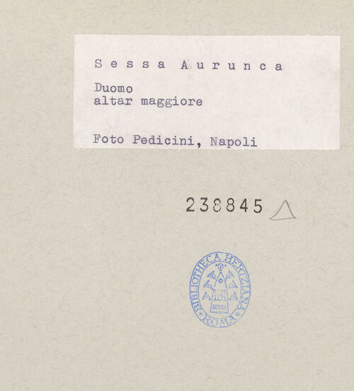 Rückseite von Pedicini, Luciano [https://www.deutsche-digitale-bibliothek.de/content/lizenzen/rv-ez/] Hochaltar - Gesamtansicht, bh238845_recto. Foto: Pedicini, Luciano.