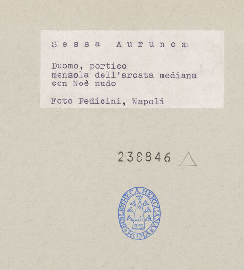 Rückseite von Pedicini, Luciano [https://www.deutsche-digitale-bibliothek.de/content/lizenzen/rv-ez/] Archivolte der mittleren ArkadeRechte Konsole: Noahs Trunkenheit - Gesamtansicht, bh238846_recto. Foto: Pedicini, Luciano.