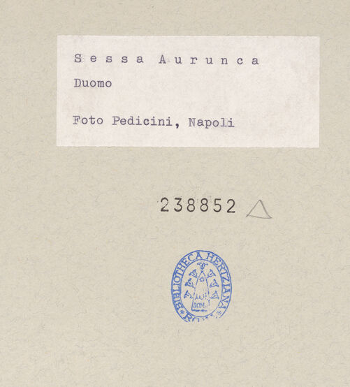 Rückseite von Pedicini, Luciano [https://www.deutsche-digitale-bibliothek.de/content/lizenzen/rv-ez/] Altar - Frontalansicht, bh238852_recto. Foto: Pedicini, Luciano.