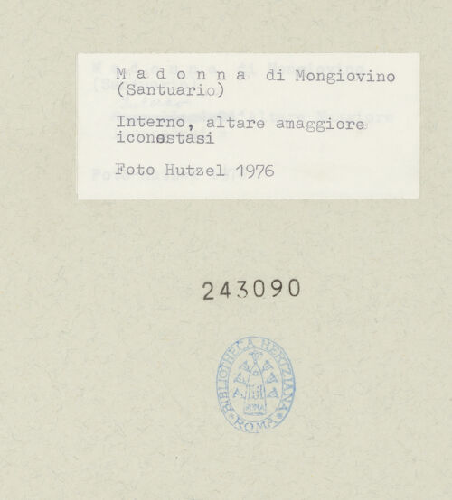 Rückseite von Getty Research Institute [https://www.deutsche-digitale-bibliothek.de/content/lizenzen/rv-ez/] Wandverkleidung des Ostchors als dekorierter Triumphbogen-Hochaltar mit Transfigurationsskulpturengruppe - Gesamtansicht nach Osten, aus der Vierung heraus, bh243090_recto. Foto: Hutzel, Max.