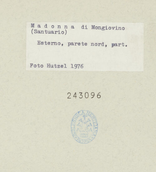 Rückseite von Getty Research Institute [https://www.deutsche-digitale-bibliothek.de/content/lizenzen/rv-ez/] Kolossallisenenkapitell mit Sphinxmotiv - Frontale Gesamtansicht, bh243096_recto. Foto: Hutzel, Max.