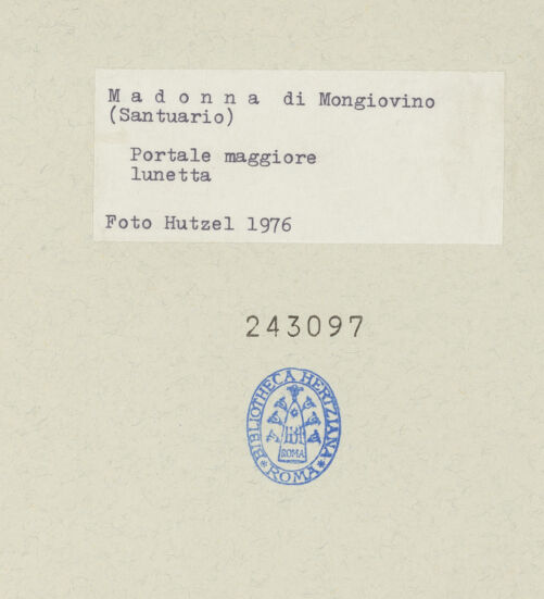 Rückseite von Getty Research Institute [https://www.deutsche-digitale-bibliothek.de/content/lizenzen/rv-ez/] Hauptportal der Südfassade mit Überdachung - Detail der Lünette, bh243097_recto. Foto: Hutzel, Max.