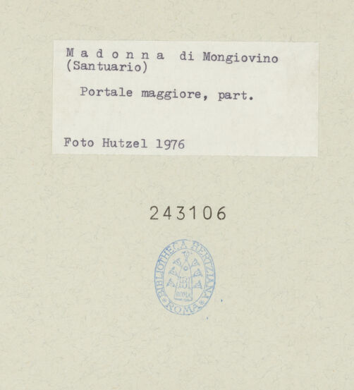 Rückseite von Getty Research Institute [https://www.deutsche-digitale-bibliothek.de/content/lizenzen/rv-ez/] Hauptportal der Südfassade mit Überdachung - Detail des Säulenschaftes, bh243106_recto. Foto: Hutzel, Max.