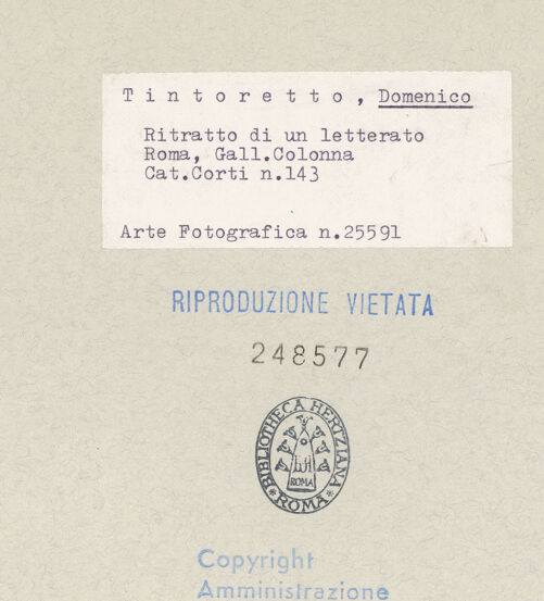 Rückseite von Amministrazione Colonna [https://www.deutsche-digitale-bibliothek.de/content/lizenzen/rv-ez/] Bildnis eines jungen Mannes mit Erstausgabe der 'Rime' Petrarcas - Gesamtansicht, bh248577_recto. Foto.