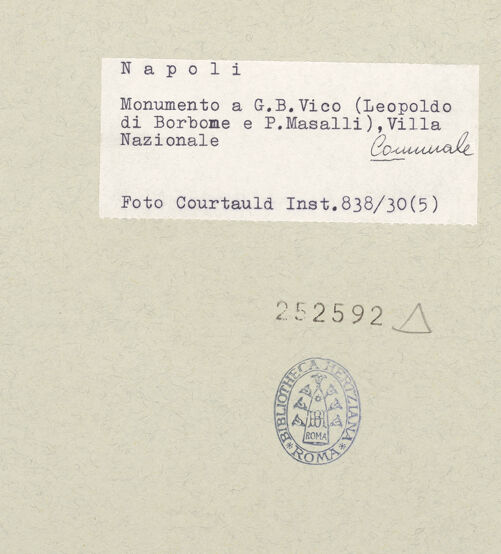 Rückseite von Courtauld Institute of Art [https://www.deutsche-digitale-bibliothek.de/content/lizenzen/rv-ez/] Monumento a Giambattista Vico - Die "Scientia Nova", bh252592_recto. Foto.