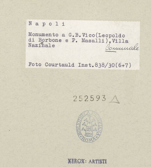 Rückseite von Courtauld Institute of Art [https://www.deutsche-digitale-bibliothek.de/content/lizenzen/rv-ez/] Monumento a Giambattista Vico - Gesamtansicht, bh252593_recto. Foto.