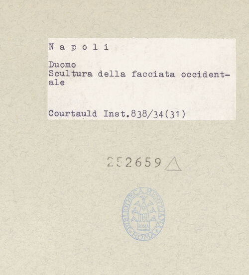 Rückseite von Courtauld Institute of Art [https://www.deutsche-digitale-bibliothek.de/content/lizenzen/rv-ez/] HauptportalMadonna zwischen den Heiligen Petrus und Januarius mit Kardinal Enrico Minutolo als Stifter (Archivolte: der Heilige Geist und Apostel) - Madonna und Heiligen, bh252659_recto. Foto.