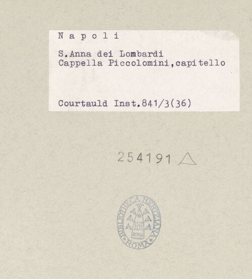 Rückseite von Courtauld Institute of Art [https://www.deutsche-digitale-bibliothek.de/content/lizenzen/rv-ez/] Kapitell, bh254191_recto. Foto.