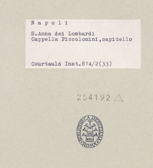 Rückseite von Courtauld Institute of Art [https://www.deutsche-digitale-bibliothek.de/content/lizenzen/rv-ez/] Kapitell, bh254192_recto. Foto.