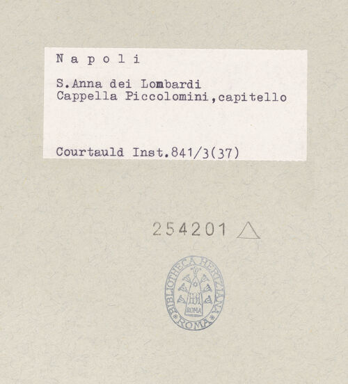 Rückseite von Courtauld Institute of Art [https://www.deutsche-digitale-bibliothek.de/content/lizenzen/rv-ez/] Kapitell, bh254201_recto. Foto.