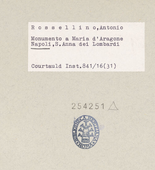 Rückseite von Courtauld Institute of Art [https://www.deutsche-digitale-bibliothek.de/content/lizenzen/rv-ez/] Grabmal der Maria von Aragon (Maria d'Aragona, gest. 1461)Mythologische Figuren und Herkules - Vorderseite, Detail: Kerzenständer und mythologische Figur mit Füllhorn, bh254251_recto. Foto.