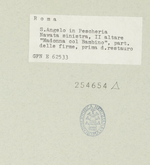 Rückseite von ICCD [https://www.deutsche-digitale-bibliothek.de/content/lizenzen/rv-ez/] Madonna mit Kind - Detail der Signaturen, vor der Restaurierung, bh254654_recto. Foto.