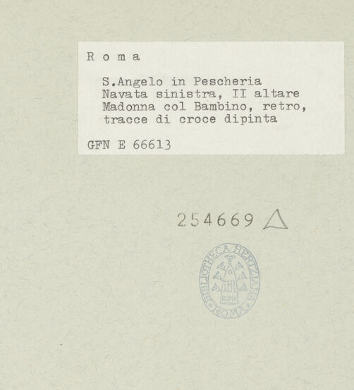 Rückseite von ICCD [https://www.deutsche-digitale-bibliothek.de/content/lizenzen/rv-ez/] Madonna mit Kind - Detail, Rückseite, bh254669_recto. Foto.