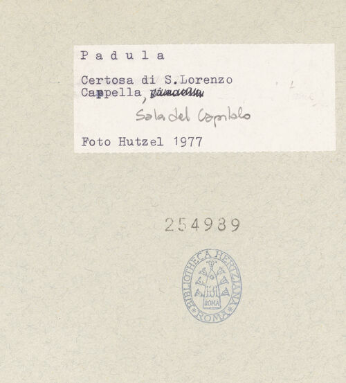 Rückseite von Hutzel, Max [https://www.deutsche-digitale-bibliothek.de/content/lizenzen/rv-ez/] Certosa di San Lorenzo - Blick zum Altar, bh254989_recto. Foto: Hutzel, Max.