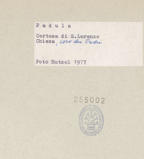 Rückseite von Hutzel, Max [https://www.deutsche-digitale-bibliothek.de/content/lizenzen/rv-ez/] Certosa di San Lorenzo - Innenraum zum Eingang bzw zur Innenfassade, bh255002_recto. Foto: Hutzel, Max.