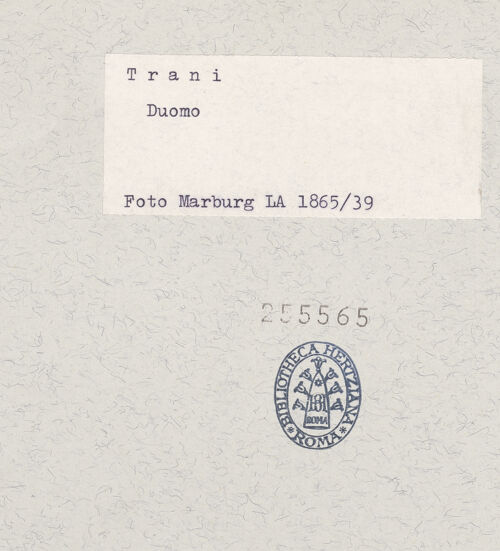 Rückseite von Bildarchiv Foto Marburg [https://www.deutsche-digitale-bibliothek.de/content/lizenzen/rv-ez/] CattedraleMittelschiff und Arkaden - Nordarkade und Nordseitenschiff von Südosten, bh255565_recto. Foto.