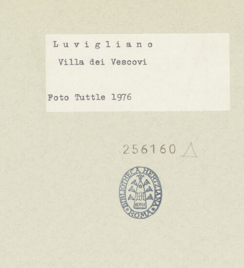 Rückseite von Bibliotheca Hertziana [https://www.deutsche-digitale-bibliothek.de/content/lizenzen/rv-fz/] Villa dei Vescovi - Östliches Gartentor, von innen, Frontalansicht, bh256160_recto. Foto: Tuttle, Richard.