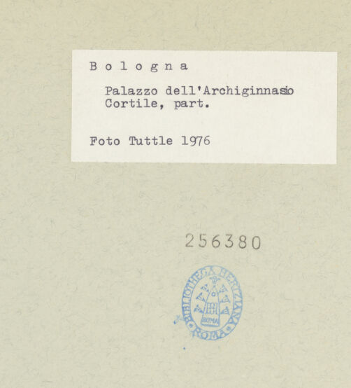 Rückseite von Tuttle, Richard [https://www.deutsche-digitale-bibliothek.de/content/lizenzen/rv-ez/] Archiginnasio - Eckpfeiler, Detail, bh256380_recto. Foto: Tuttle, Richard.