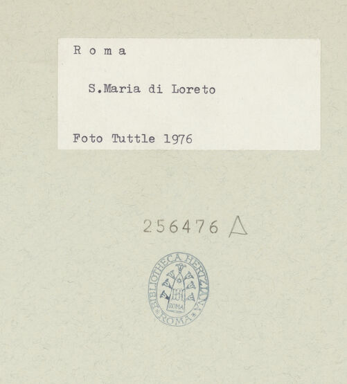 Rückseite von unbekannt [https://www.deutsche-digitale-bibliothek.de/content/lizenzen/rv-fz/] Santa Maria di Loreto - Fassade (Süd-West-Seite), bh256476_recto. Foto: Tuttle, Richard.